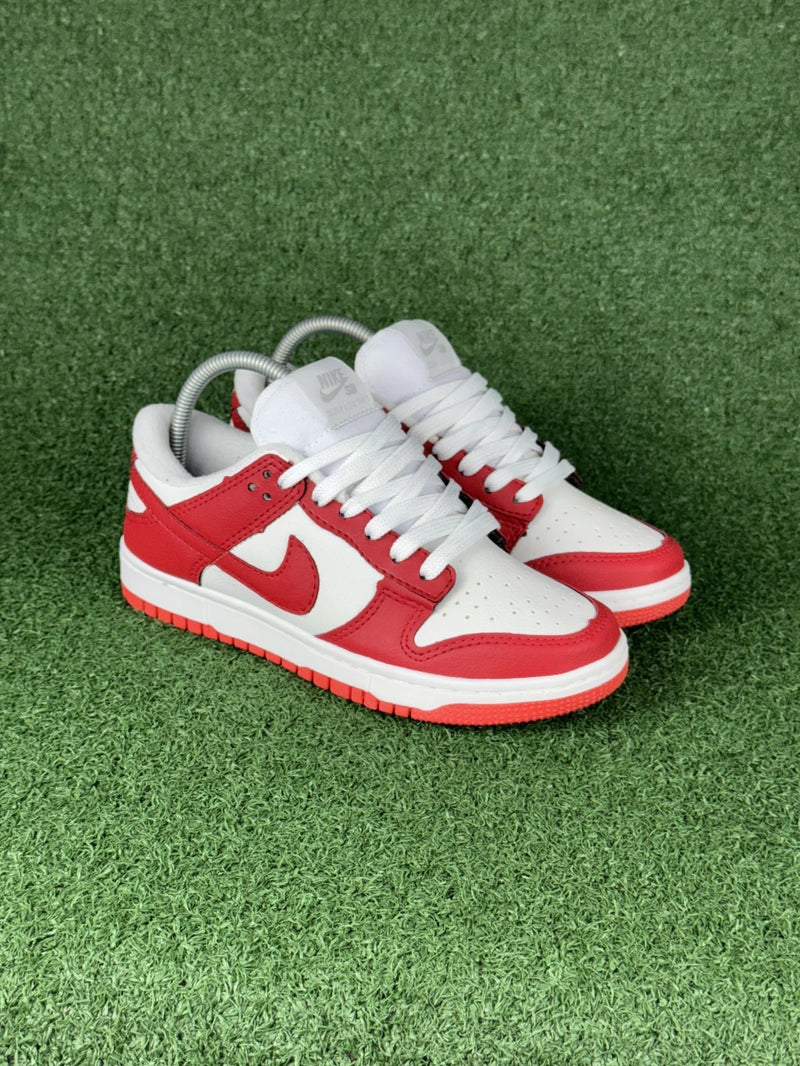 Nike SB Dunk Low (Vermelho)