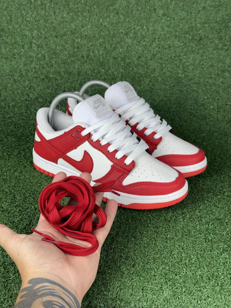 Nike SB Dunk Low (Vermelho)